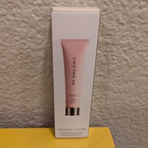 New - Burberry Fresh Glow Luminous Fluid Base